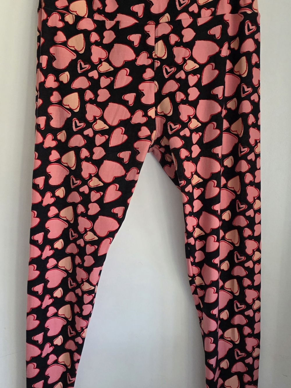 LuLaRoe Black Leggings with Pink Heart Print TC